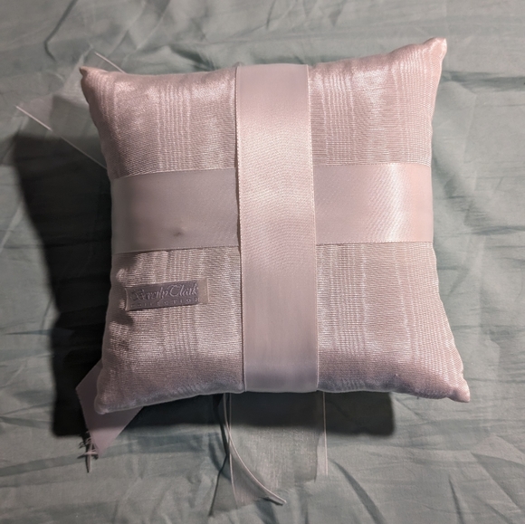 Beverly Clark collection ring bearer pillow - Picture 4 of 4